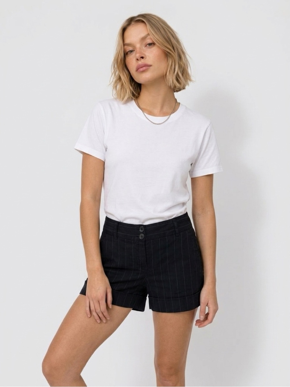 THEORY Tailored Black Pinstripe Cuffed Women's Hammish Shorts Sz 2 Linen Blend